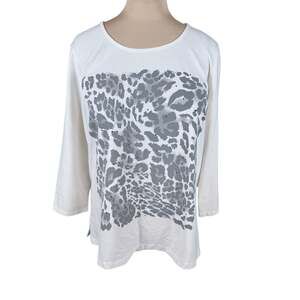 Zenergy by Chico’s White Gray Leopard Print 3/4 Sleeve Top Size sz 2 Large